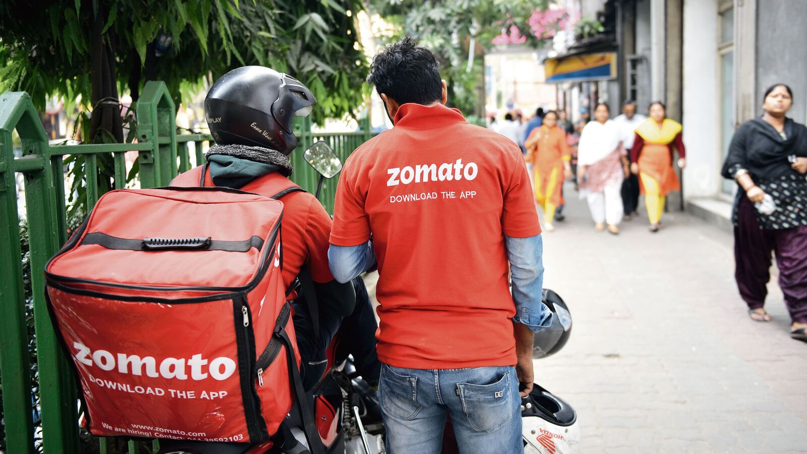 Zomato delivery mix-up: Vegetarian customer receives non-veg momos during Navratri